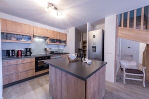 Réfrigérateur, micro-ondes, four, lave-vaisselle