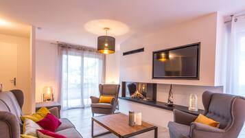 Télévision, cheminée