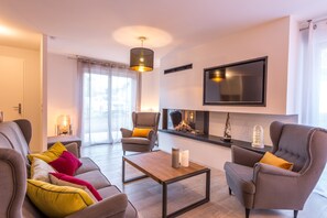 Télévision, cheminée