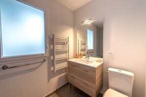 Hair dryer, towels - Le Port-Lac 1 - Maison à deux pas du Lac d'Annecy (Saint-Jorioz)
