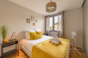 2 chambres, fer et planche à repasser, accès au Wi-Fi (inclus)