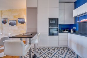 Fridge, microwave, oven, dishwasher
