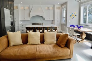 Smart TV y chimenea 