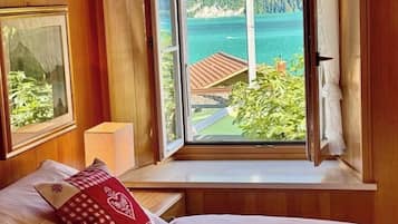 3 bedrooms, in-room safe, desk, iron/ironing board