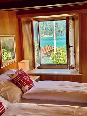 3 dormitoris, caixa forta a l'habitació i escriptori 