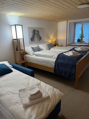 3 chambres, coffres-forts dans les chambres, bureau