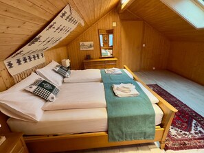 3 bedrooms, in-room safe, desk, iron/ironing board