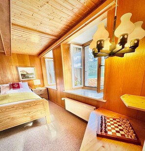 3 Schlafzimmer, Schreibtisch, Bügeleisen/Bügelbrett, Reisekinderbett