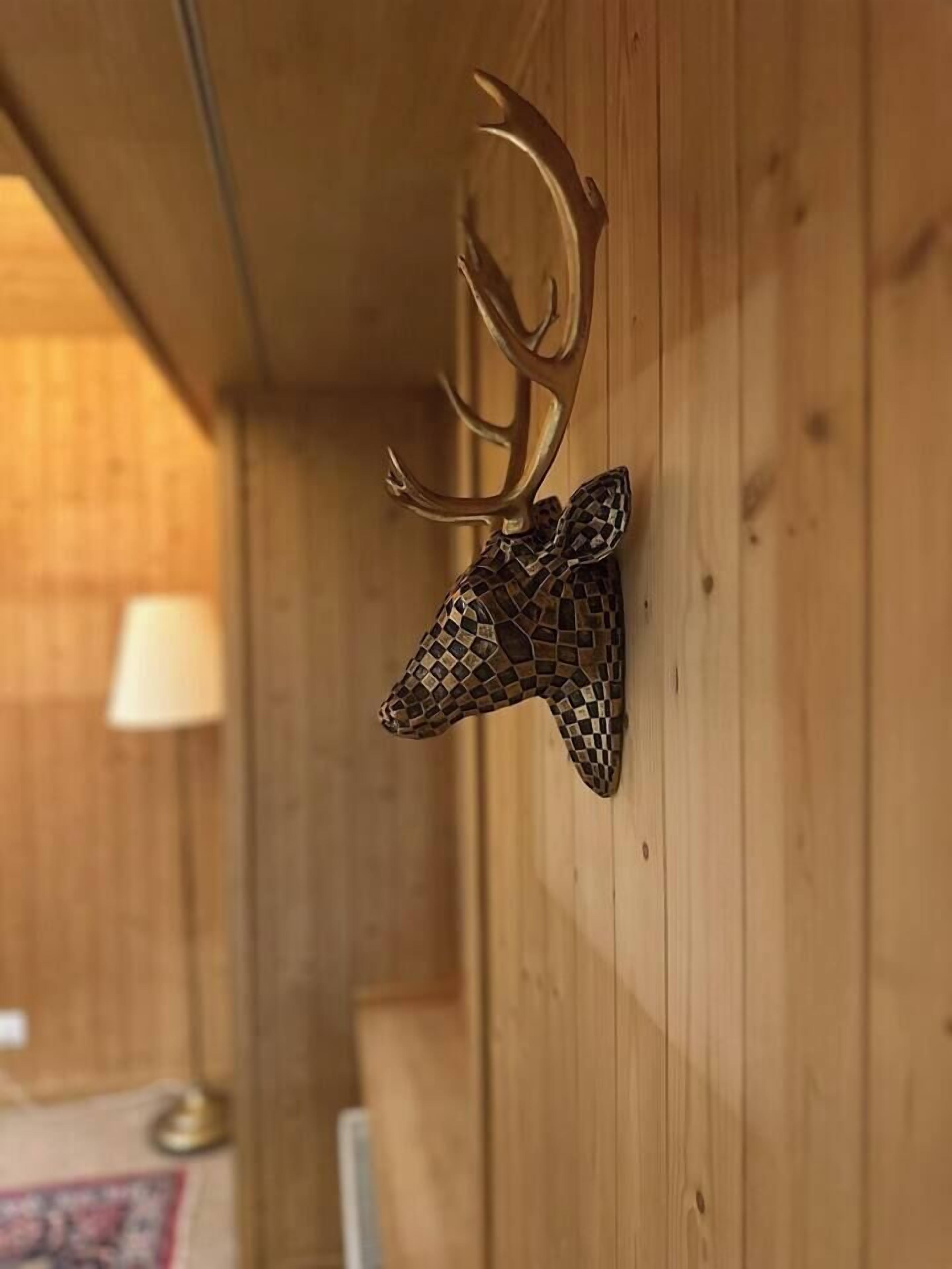 A wall-mounted deer head ornament with antlers.