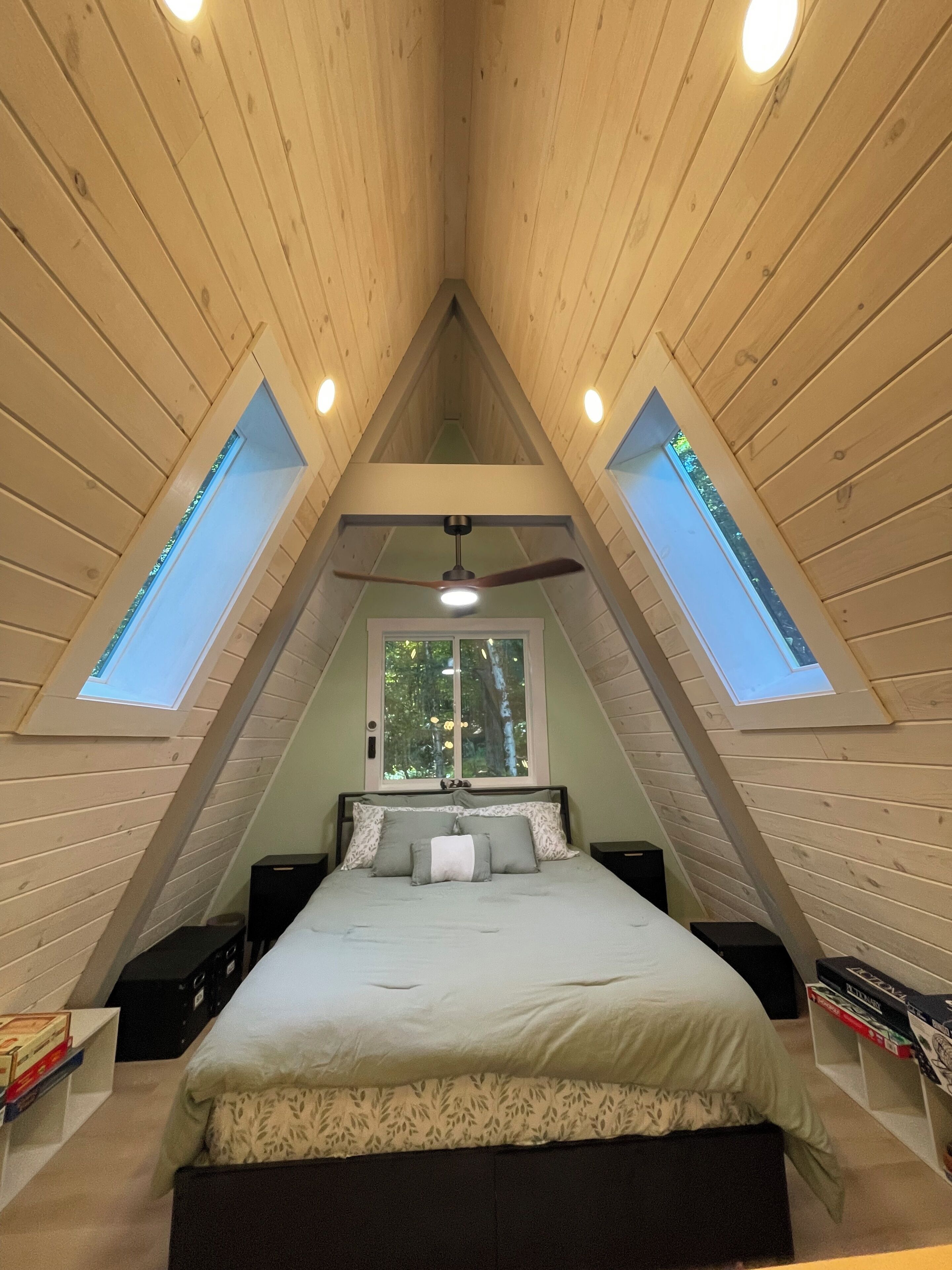 2 多间卧室、办公桌、免费 WiFi、床单