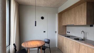 標準雙人房 | 房內夾萬、免費 Wi-Fi