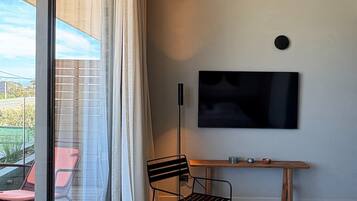 高級雙人房, 露台 | 房內夾萬、免費 Wi-Fi