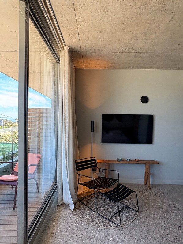 スーペリア ダブルルーム バルコニー | セーフティボックス (室内)、WiFi (無料)