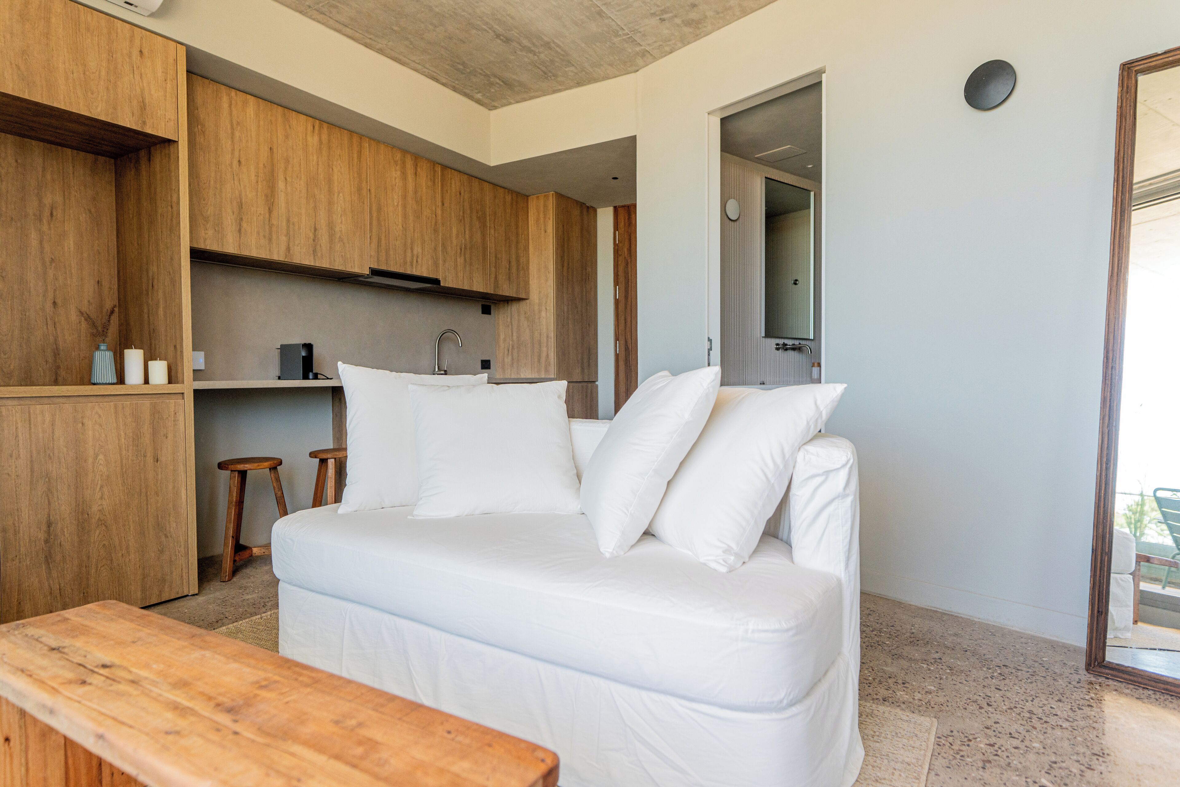 Studio Suite Deluxe, ban công | Khu phòng khách