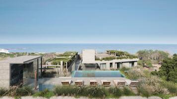 Vista frontal de la propiedad