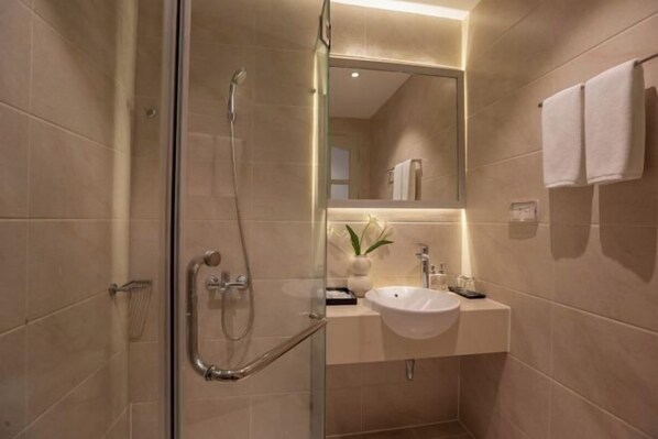 Bathroom - Keypad Hotel - Nhân Hòa (Hanoi)