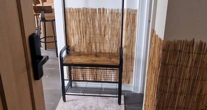 Taff Cottage - Stylish family friendly gateway by River Taff with free parking