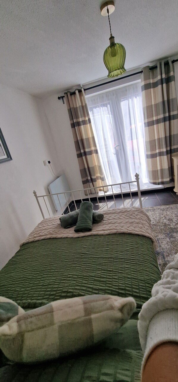 2 bedrooms, iron/ironing board, WiFi, bed sheets