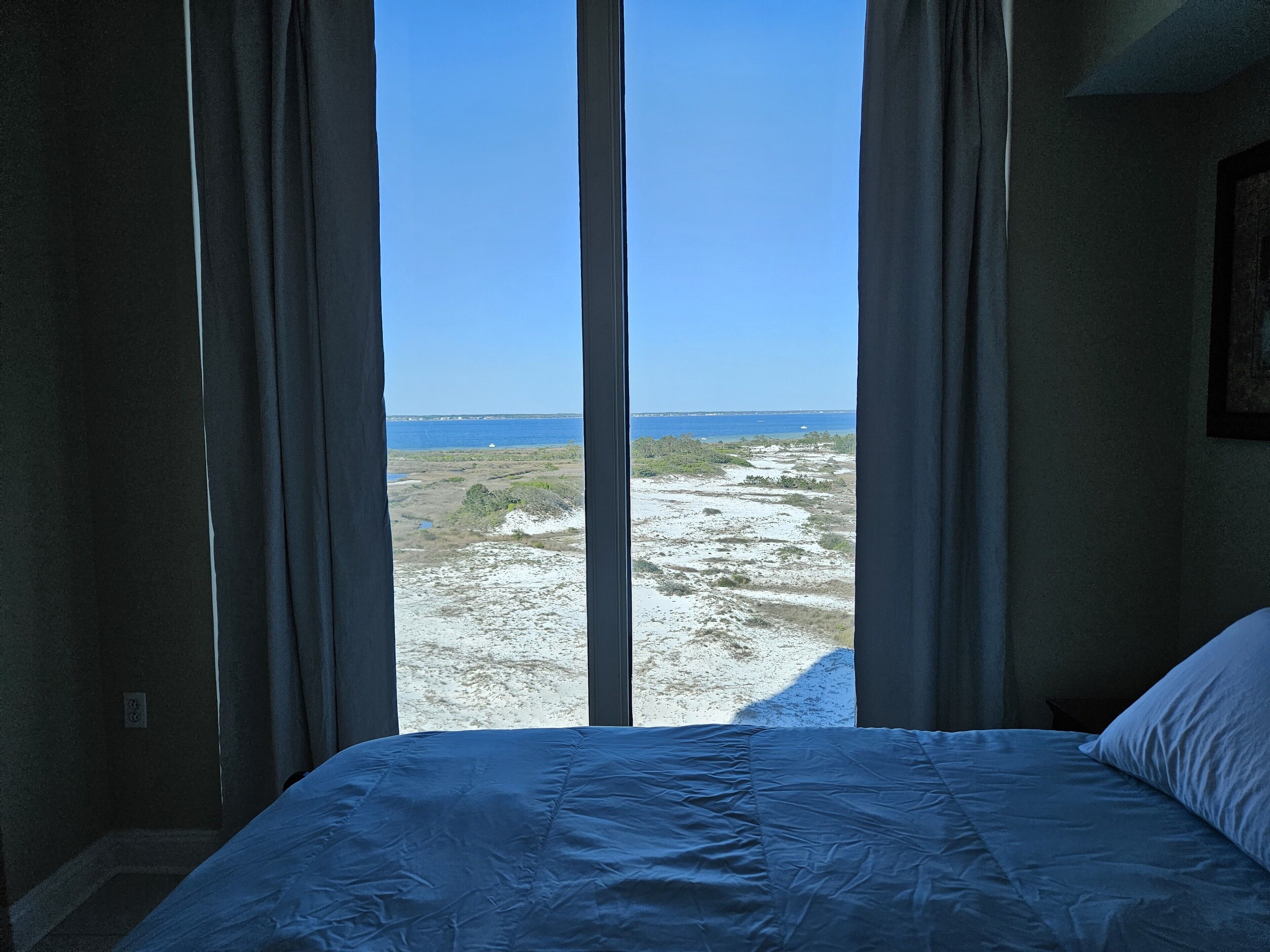 2 bedrooms, iron/ironing board, internet, bed sheets