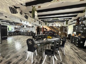 Kahden hengen huone, vuoristonäköala | Yksityinen keittiö | Täysikokoinen jääkaappi, mikroaaltouuni, uuni, liesi