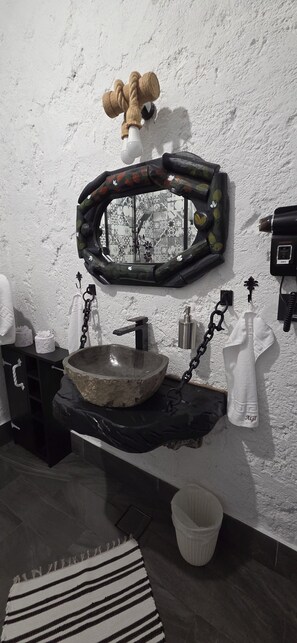Deluxe Double Room, Mountain View | Bathroom