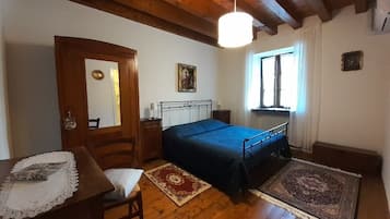 Deluxe Double Room | Langsir/tirai gelap terus, Wi-fi percuma, cadar katil