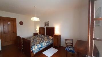 Standard-Doppel- oder -Zweibettzimmer