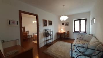 Familie suite, uitzicht op heuvels | Verduisterende gordijnen, gratis wifi, beddengoed