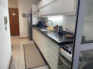 Microondas, horno y parrilla de estufa