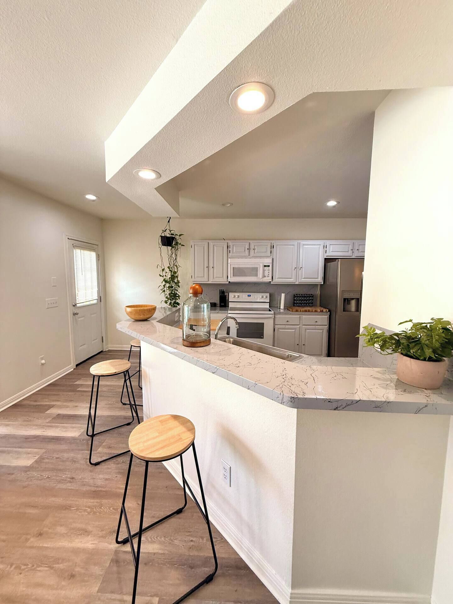 Refrigerador, microondas, horno y parrilla de estufa 