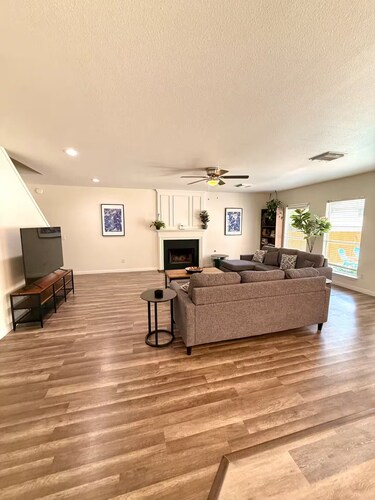 4-bedroom house minutes from Fiesta texas and SeaWorld