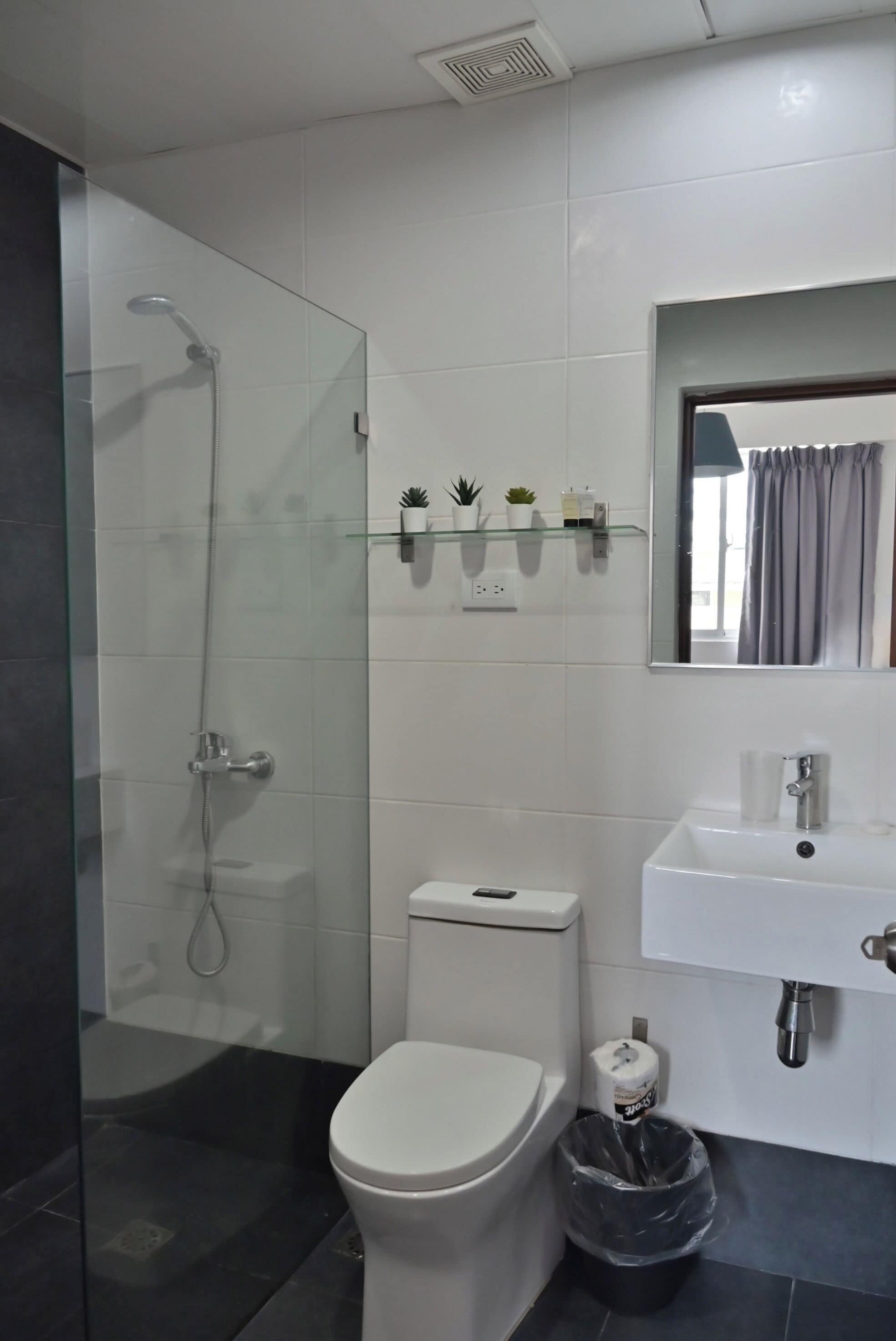 Junior Apartment, Balcony | Bathroom | Shower, towels