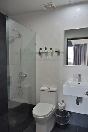 Junior-Apartment, Balkon | Badezimmer