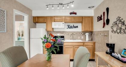 Fabulous hotel room with in Palm Desert, featuring 2 queen beds and a kitchen