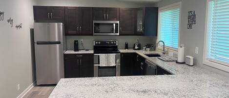 Mikroaaltouuni, uuni, liesi, astianpesukone