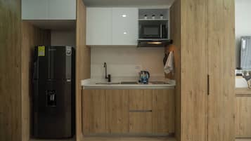 Junior Studio, City View | Private kitchen