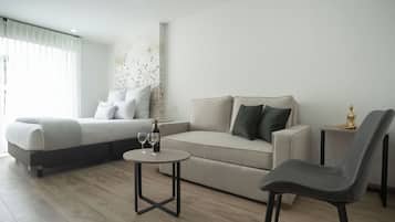 Junior Studio, City View | Living area