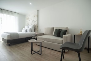 Junior Studio, City View | Living area - High Park 94 by Jalo (Bogotá)