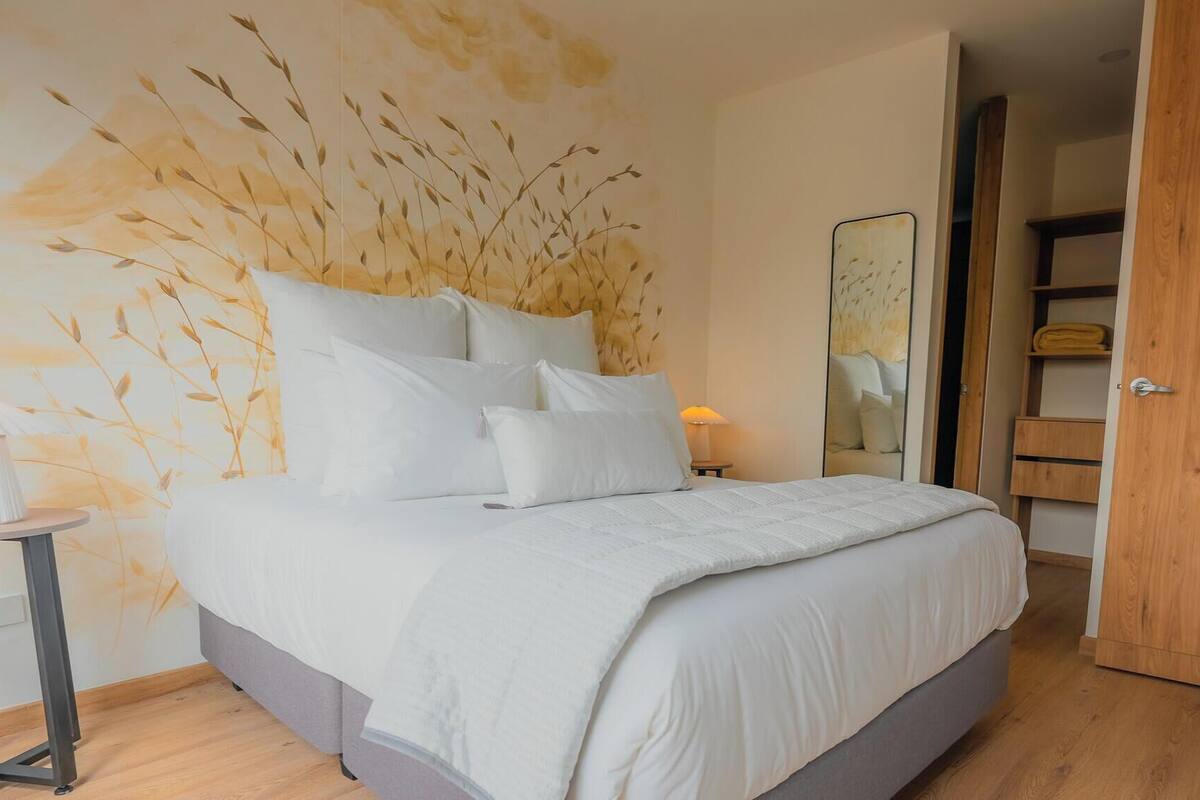 Căn hộ dành cho gia đình, quang cảnh thành phố | Bộ đồ giường cao cấp, két bảo mật tại phòng, bàn 
