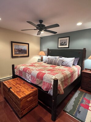 2 bedrooms, free WiFi, bed sheets - Fantastic Lakefront 2BR/2BA Condo Walk to Town, Patio, Views (Lake Placid)