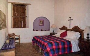 6 habitaciones, tabla de planchar con plancha, wifi y ropa de cama 