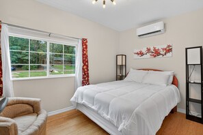 5 habitaciones, tabla de planchar con plancha, cuna de viaje y wifi 