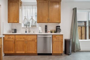 Fridge, microwave, stovetop, dishwasher