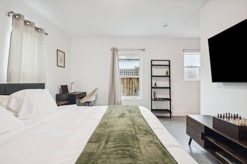 NEW, fast WI-FI, in unit W/D