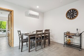 Dining - Serene 2-bedroom apartment with AC and W/D in San Jose. (San Jose)