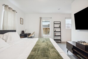 2 bedrooms, desk, iron/ironing board, travel crib