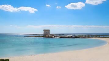Una spiaggia nelle vicinanze