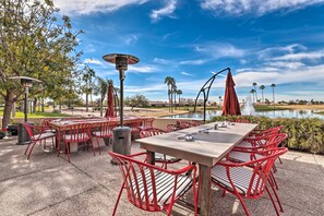 Outdoor dining - Golf Course Views: Resort Retreat in Sun Lakes (Sun Lakes)