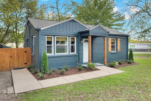 Exterior - Fully Remodeled & Absolutely Charming 50's Bungalow in the Heart of Franklin TN! (Franklin)