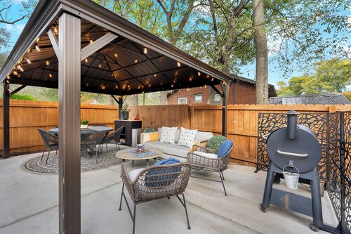 Fully Remodeled & Absolutely Charming 50's Bungalow in the Heart of Franklin TN!